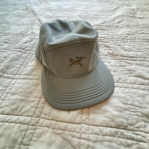 Arc’teryx | Calidum 5 Panel Hat Gray